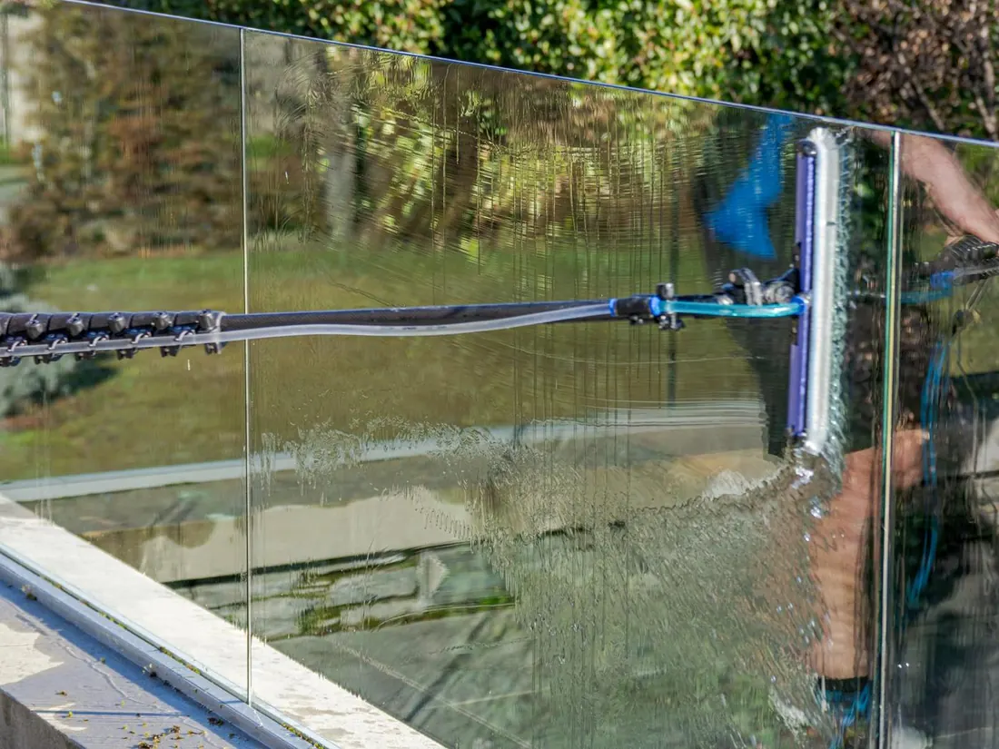Pure water sheeting off glass, drying without spots or streaks